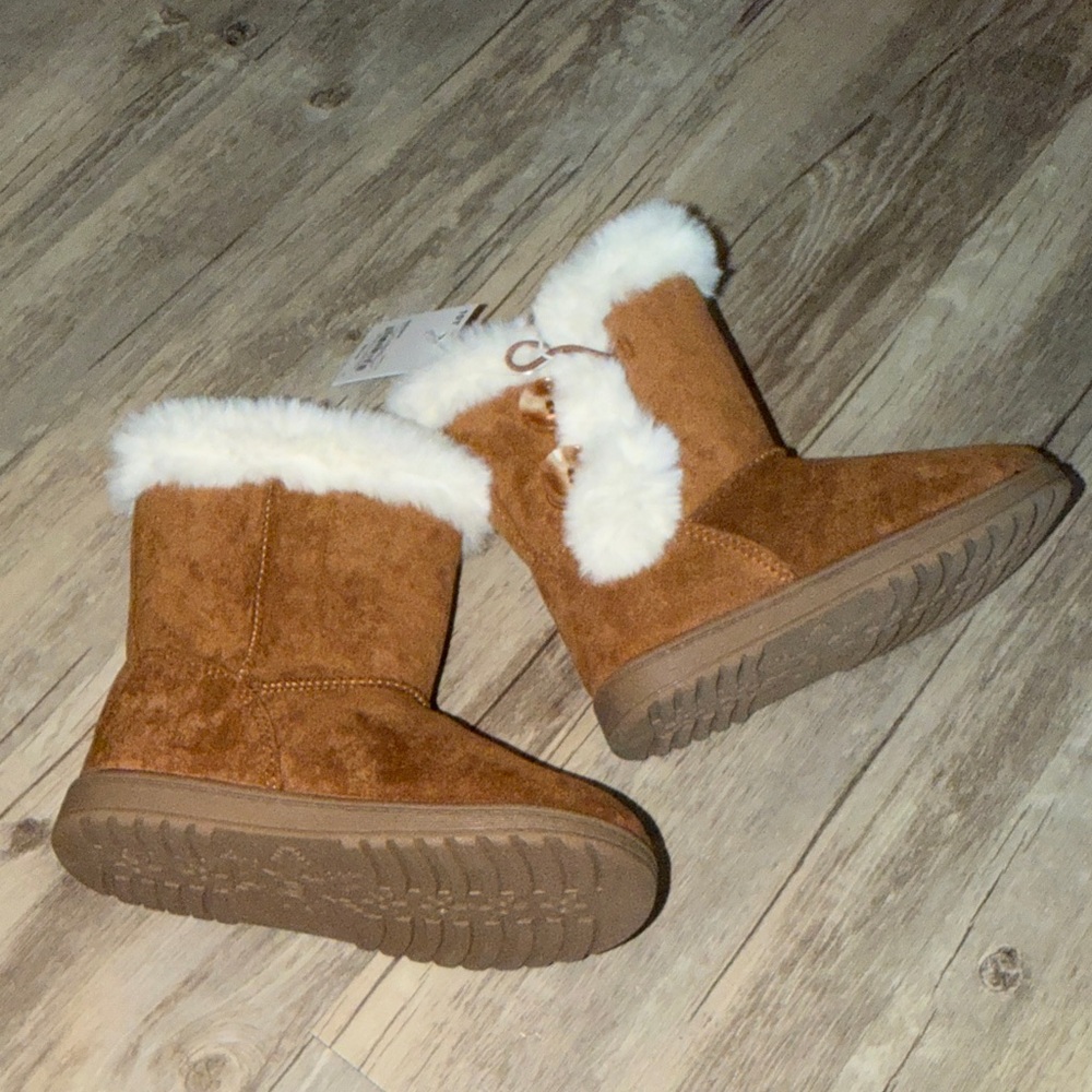 jumping beans Girls' Tan Faux-Suede Shearling Booties
